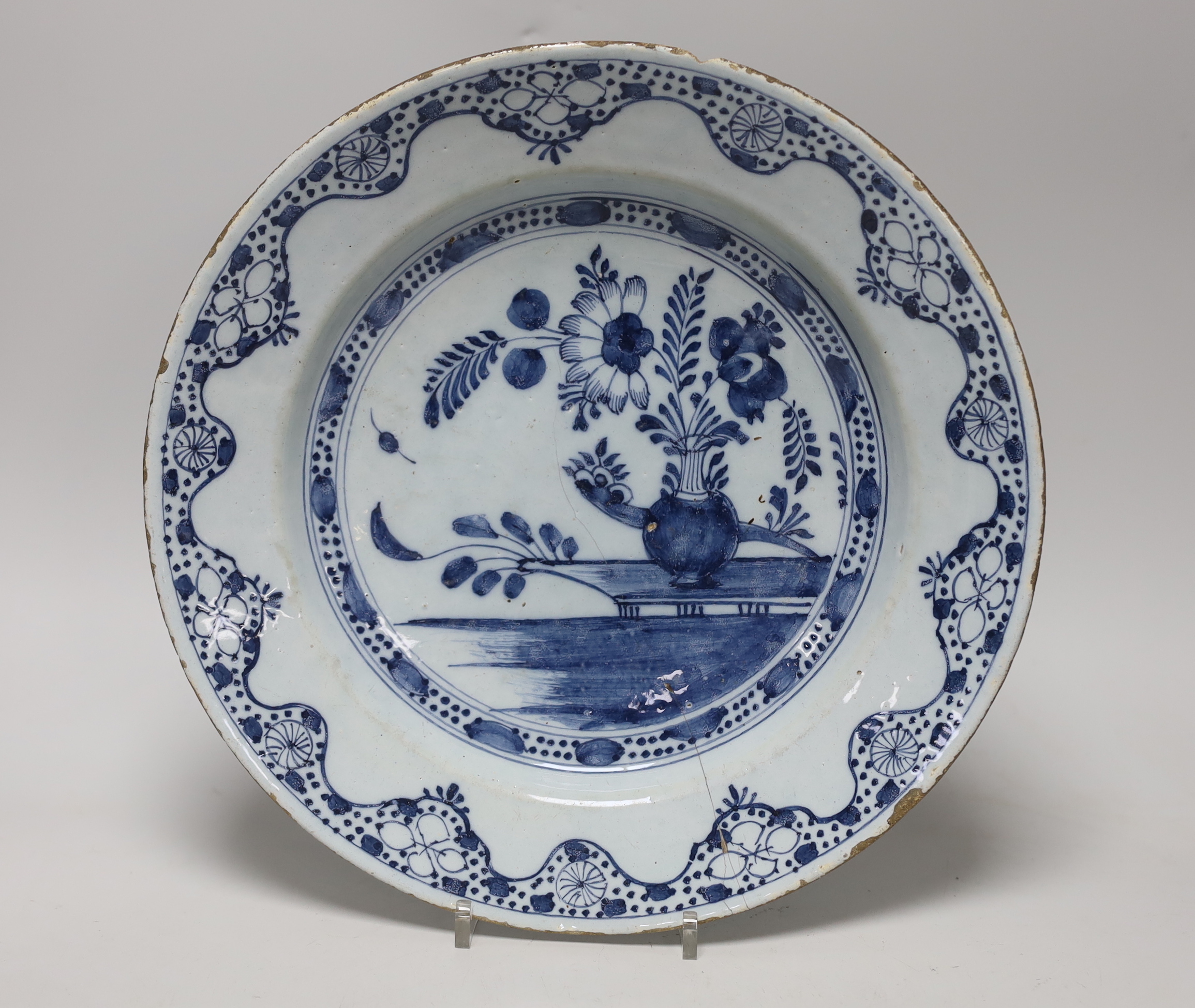 An 18th century Delft blue and white charger, 30cm